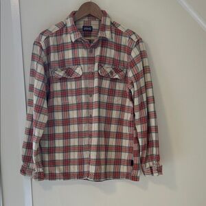 Patagonia Fjord Flannel Men’s M Red and Cream Plaid Button Down Shirt